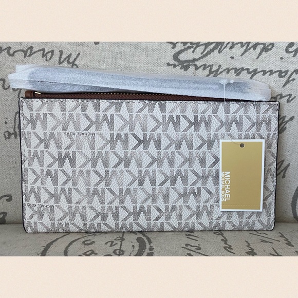 ⭐️MICHAEL KORS⭐️Authentic Vanilla & Acorn Wristlet NEW - Picture 5 of 8
